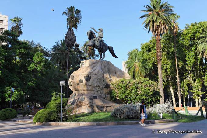 Statue équestre du Libertador, Monumento al General Don José de San Martín, Mendoza Plaza San Martin - Argentina