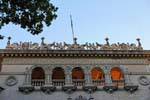 Parte superior de la fachada, el Banco Nacional Hypothecario, Mendoza, Argentina.