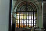 Vista de la ventana desde el interior, el Banco Nacional Hypothecario, Mendoza, Argentina.