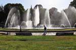 Fuente y chorros de agua, Plaza Indipendenza, Mendoza, Argentina.