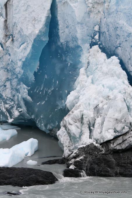 Allanamiento de colapso de hielo, Glaciar Perito Moreno, El Calafate - Argentina