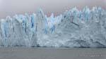 Paisaje de picos azules glaciales, Glaciar Perito Moreno, El Calafate, Argentina.