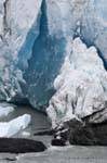 Allanamiento de colapso de hielo, Glaciar Perito Moreno, El Calafate, Argentina.