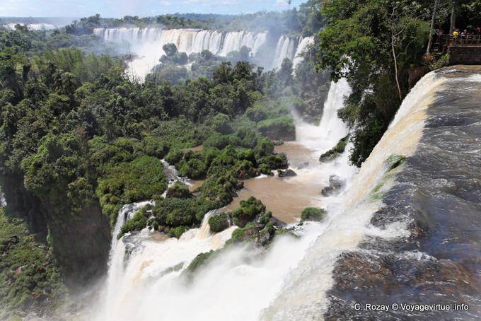 Panorámica de la cascada Bossetti, Puerto Iguazu Cataratas - Argentina