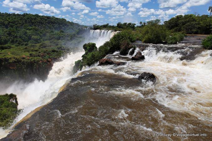Salto Alto Bernabé Méndez, Puerto Iguazu Cataratas - Argentina