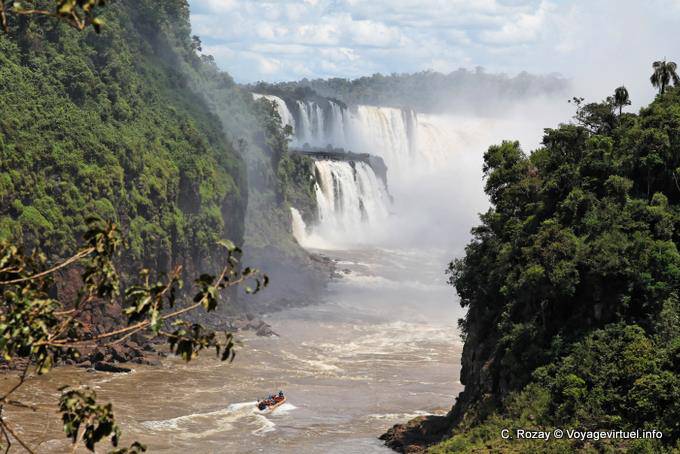 De camino al Salto Tres Mosqueteros, Cataratas del Iguazú - Argentina
