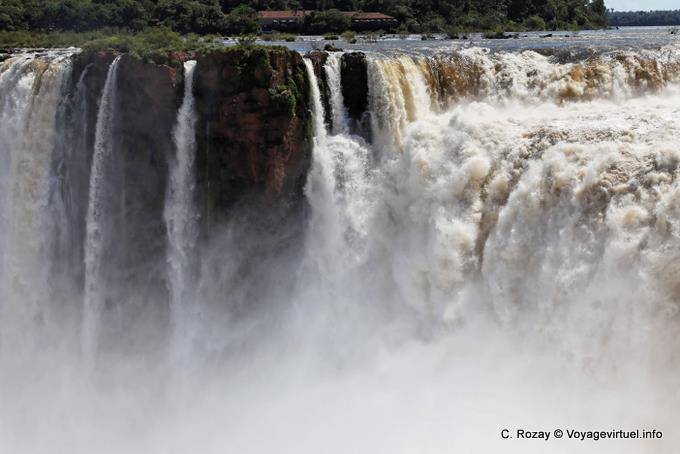 Parte superior del lado brasileño caídas, Puerto Iguazu Cataratas - Argentina