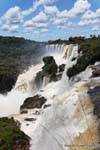 Salto San Martín se ve desde la plataforma Bernabé Méndez, Cataratas del Iguazú, Argentina.