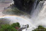 La iridiscencia en salto Lanusse, Cataratas del Iguazú, Argentina.