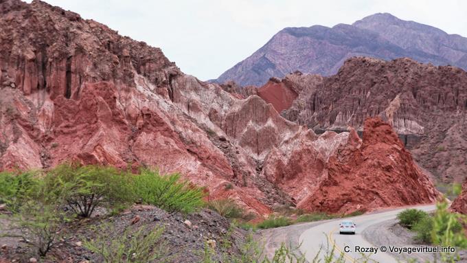 Formas extrañas en el camino de Salta a Cafayate, Quebrada de las Conchas - Argentina