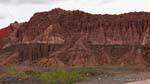El acantilado de los loros de la casa (casa de loros) Quebrada de las Conchas, Argentina.