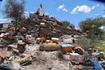 Subida al santuario de la Difunta Correa, Vallecito, Provincia de San Juan, Argentina.
