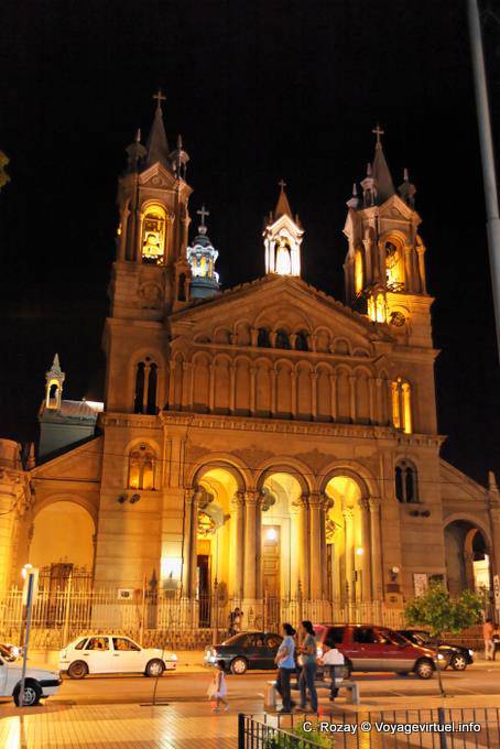 Fachada de la Catedral Basílica de San Nicolás y La Rioja - Argentina