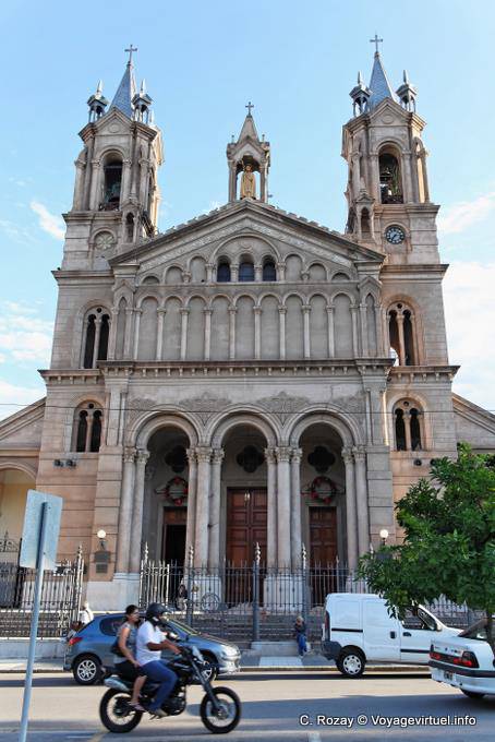 Frente Catedral, el Santuario de San Nicolás de Bari, La Rioja - Argentina