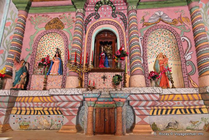 Decoración del altar, Iglesia Señora del Rosario, Hualfín - Argentina