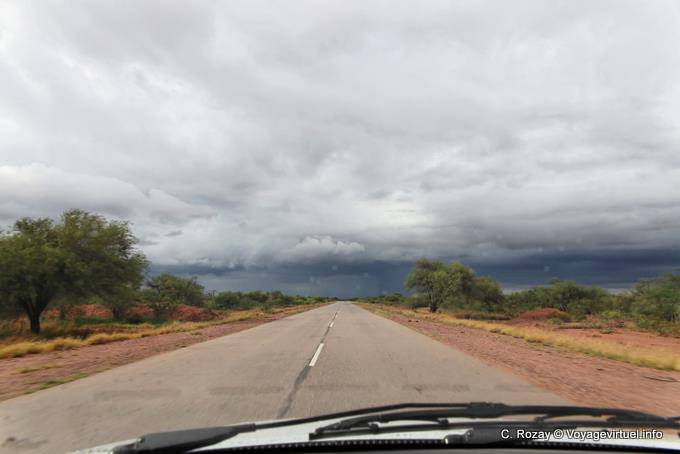 Cielo negro en el camino, San Antonio - Argentina