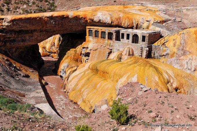 El puente del Inca, a lo largo de 48 m de 28 de ancho, Ruta 7 - Argentina