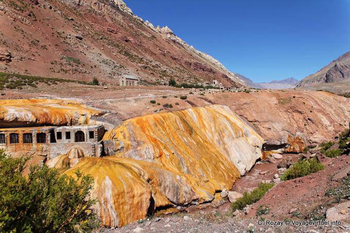 Los restos de los baños de la Puente Inca, Ruta 7 - Argentina