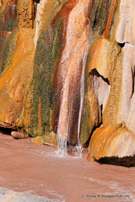 Colores concreciones Ruta 7, Puente del Inca - Argentina