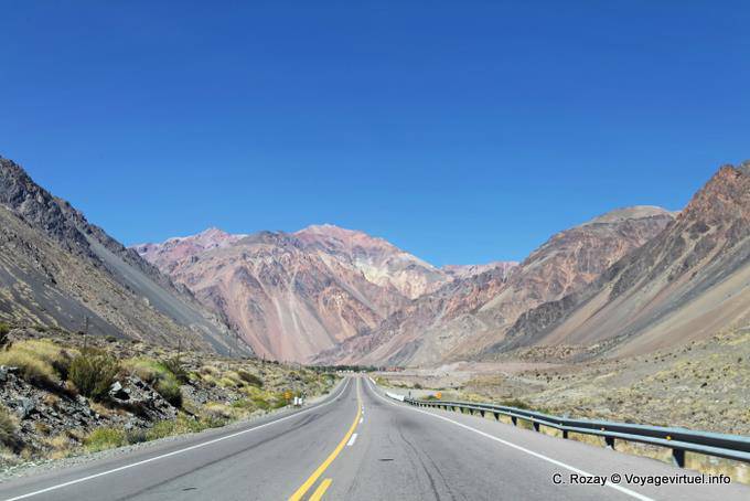 Hacia el volcán Tupungato, Ruta 7, Punta de Vacas - Argentina