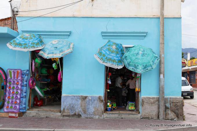 Paraguas de la tienda, Cafayate - Argentina