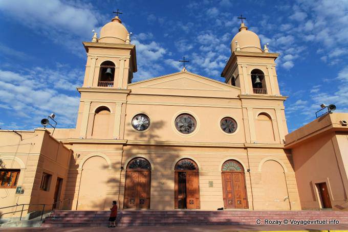 Fachada de la catedral, Cafayate - Argentina