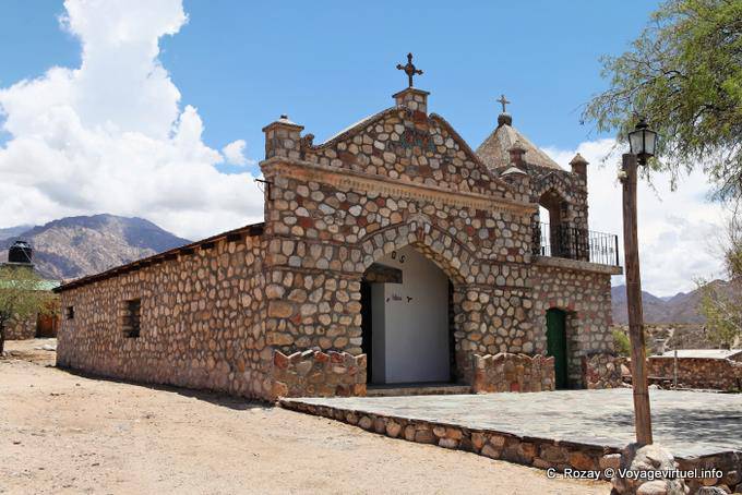 Iglesia de piedras de colores, Ruta 40 entre Seclantás y Cachi - Argentina