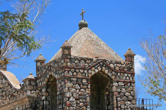 Especialmente campanario, Ruta 40 entre Seclantás y Cachi - Argentina