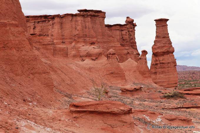 El resultado de la erosión por el viento y la lluvia, Talampaya - Argentina