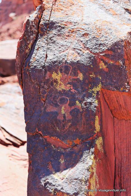 Hombres, dibujos petroglifo, Talampaya - Argentina