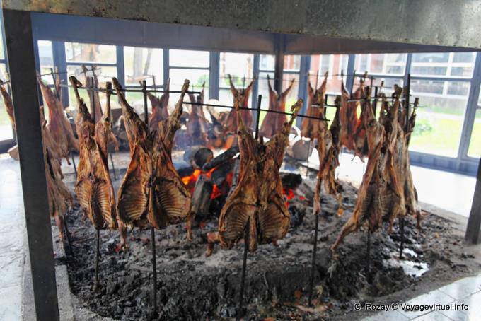 Horno para la cocción de ovejas tradicional, Ushuaia - Argentina