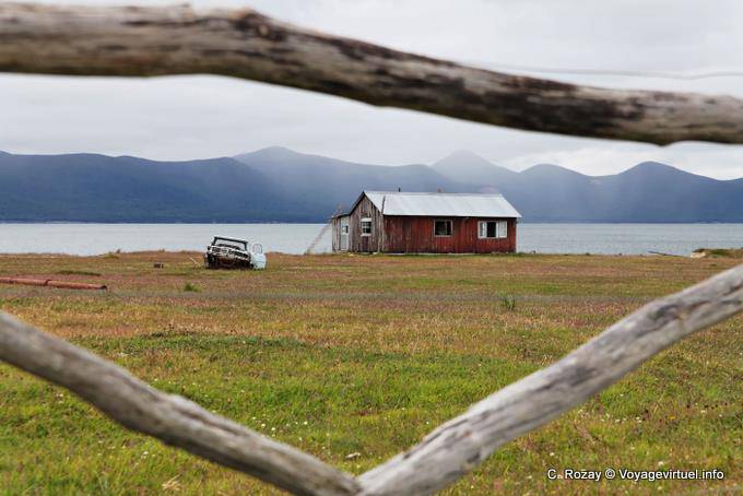 Abandonado en la orilla del lago, Lago Fagnano Ushuaia - Argentina