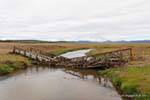 Olvido, puente roto, cerca del lago Chepelmuth, Ushuaia, Argentina.