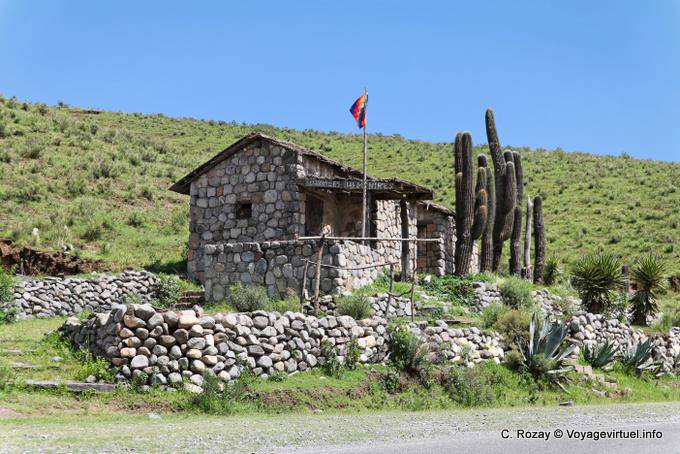 Cabaña de piedra y cactus, Tafi del Valle, Ruta 307 - Argentina