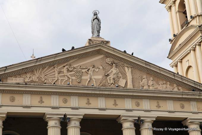 Detalle Frontón Catedral de la Encarnación María-Tucumán, Tucumán - Argentina