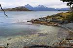Bahía Ensenada con Isla Rotonda y Darwin canal en el fondo, el Parque Nacional Tierra del Fuego, Ushuaia, Argentina.