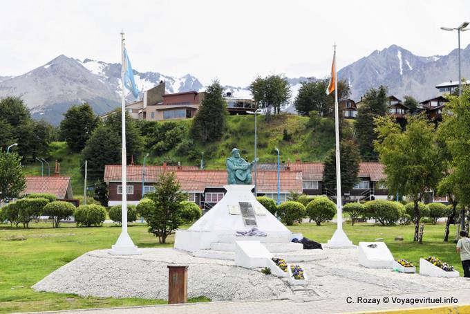 Estatua en la guitarra, Ushuaia - Argentina