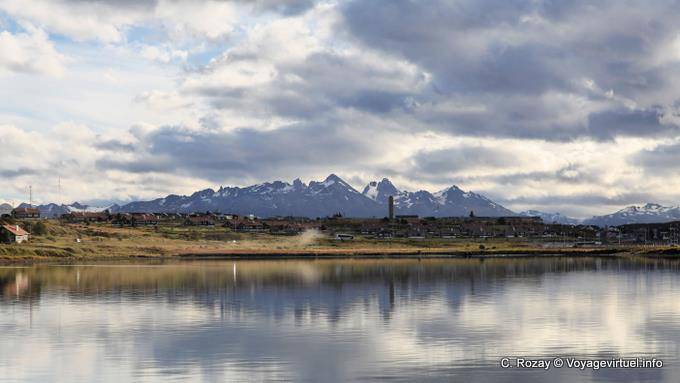 Reflejos en la Bahía Encerrada, Ushuaia - Argentina