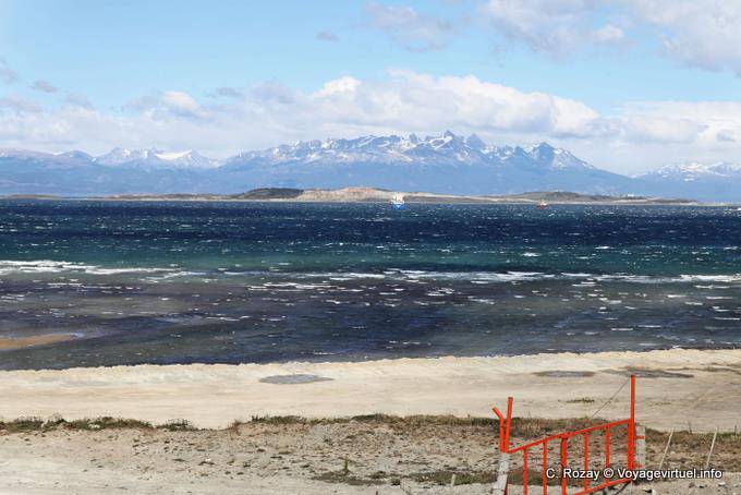 Frío y viento en la Bahía de Ushuaia - Argentina