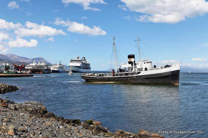 Viejo barco varado Ushuaia - Argentina