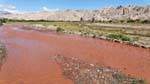 Red de agua en el río, Angastaco Valle Calchaquíes, Ruta 40, Argentina.