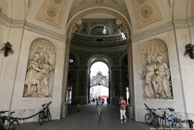 Hofburg, entrada a la Spanische Reitschule - Viena - Austria