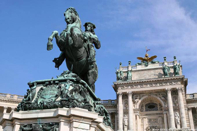 Neueburg estatua del Príncipe Eugenio de Saboya Helden Platz - Viena - Austria