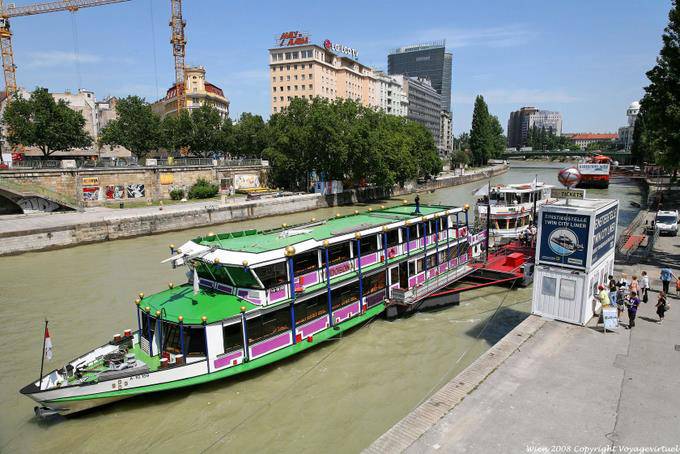 Schweden Brucke, Twin City Liner - Viena - Austria