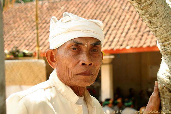 Bangli, retrato de un sacerdote - Bali