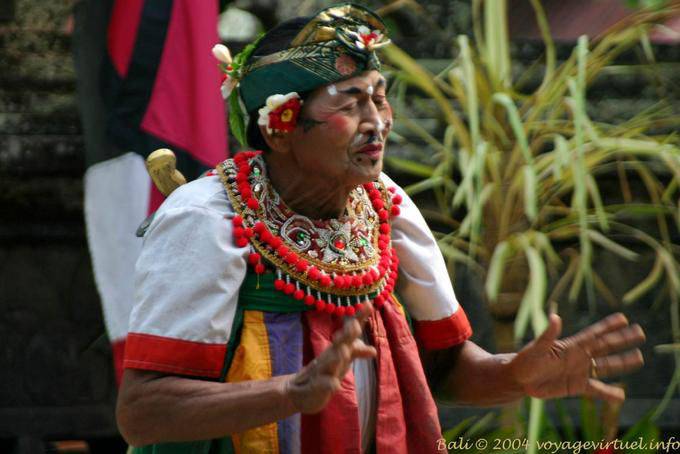 Hechizado por la bruja, balinés bailar Kriss - Bali
