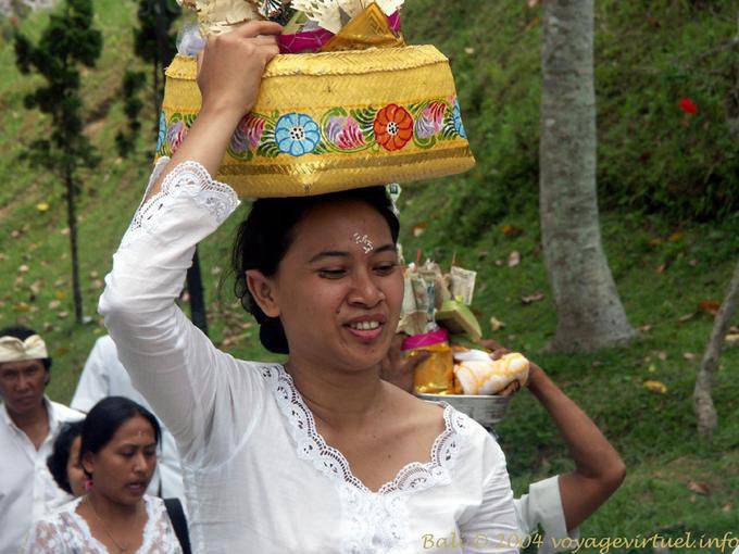 Desfile de las ofrendas, Pura Besakih - Bali