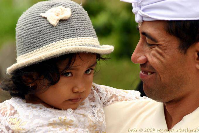 El padre y el hijo, Pura Besakih - Bali