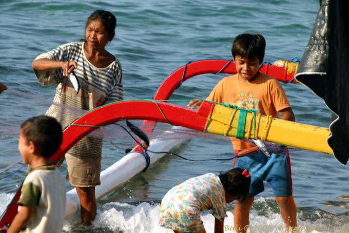 Pesca retorno a la familia Candidasa - Bali