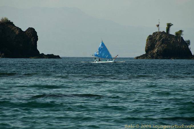 Barco entre Gili Gili Tepekong y Biaha Candidasa - Bali